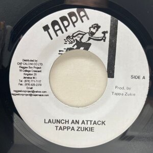 【ルーディーな気怠さの強固ROOTSトラック】美盤!! JAオリジ 7インチ TAPPER ZUKIE Launch An Attack (Tappa) タッパ・ズーキー 45RPM.