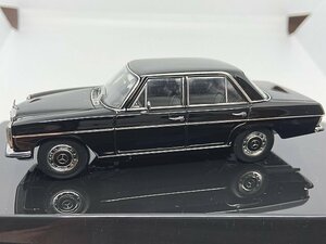 AUTOart オートアート 1/43 Mercedes-Benz メルセデスベンツ /8 220D リムジン ブラック 56182