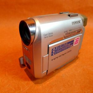 b096 SONY DCR-HC30 2004年製 デジタルビデオカメラ ハンディカム バッテリー付 サイズ:幅約5.2 高さ約9cm 奥行約11cm/60