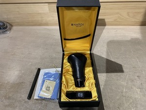 【2203066】【当時物】【希少】NARDI ナルディ ブラックレザー シフトノブ M8×P1.25 ケース付き