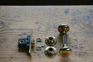 NO.9311 古い真鍮鋳物のドアノブ 空錠 37mm 検索用語→Aアンティークビンテージ古道具真鍮金物洋館扉ドア建具戸