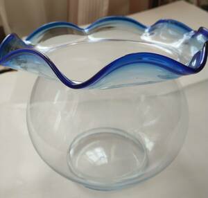 手作りガラス製風鈴と金魚鉢とガラス製装飾小物