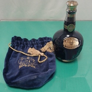 1000/スコッチ ウイスキー WHISKEY/ROYAL SALUTE ローヤルサルート 21年 青陶器 旧ボトル 700ml 40%/未開栓/王礼砲/ベルベット 巾着袋入