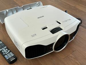 送料込み EPSON プロジェクター dreamio EH-TW8200 2400lm フルHD 背面ケーブルカバー付き リビングにて使用していました エプソン