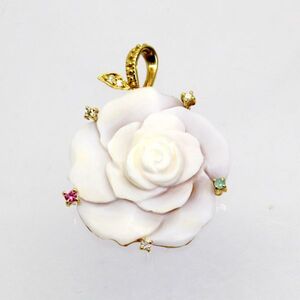 ◎中古美品◎１８金枠　マルチストーン　薔薇彫　シェルカメオ　ペンダント