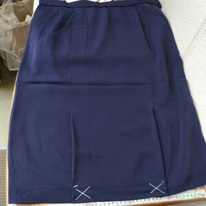 オーダーメイドスカート　レディースＬサイズ　毛１００%　紺色　新品未使用しつけ糸付き OL タイトスカート