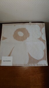 マリメッコ　marimekko　　タオル　ハンカチ　ベージュ　30×32㌢　タグ付き未使用