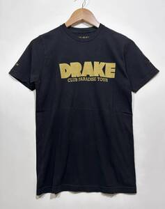 ● USA製 DRAKE CLUB PARADICE TOURE 半袖 Tシャツ 黒 ブラック 金 ゴールドプリント S ドレイク ラッパー 袖プリント入り 古着