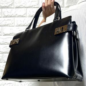 美品/入手困難◎ フェラガモ Salvatore Ferragamo メンズ トートバッグ 2way 肩掛け ビジネス ガンチーニ金具 レザー 黒 ブラック 希少◎