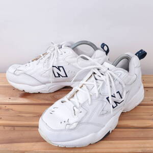 z6528【608】ニューバランス US8.5 25.5cm/白 ホワイト 紺 newbalance レディース メンズ スニーカー 中古