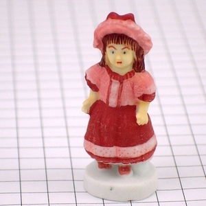 フェブ・赤いドレスのフランス人形おもちゃ◆フランス限定フェーヴ◆ガレットデロワFEVEフェブ小さな置き物