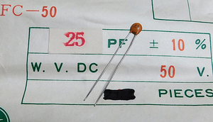 KCK FC-50 セラミックコンデンサ (50V/25pF±10%/直径:約5mm) [20個組]【管理:KD733】