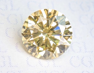 【１００円～】ＶＳ２！0.705ｃｔ 天然ダイヤ LIGHT BROWNISH YELLOW（ナチュラルカラー）GOOD