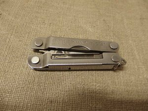 0640224a【メ便】LEATHERMAN MICRA マルチツールナイフ アウトドア/中古品/レザーマン マイクラ はさみ 栓抜きなど/実用性未確認