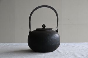 【骨董品】鉄瓶 茶道具 煎茶道具 時代物 在銘 湯沸 香 金属工芸 床飾 大型