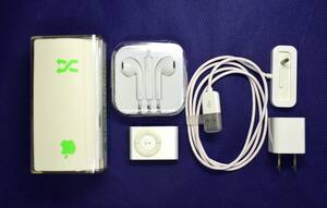 中古 Apple iPod shuffle 第2世代 A1204 本体、新品互換イヤホン、ドックケーブル、充電器、取扱説明書、格納ケース一式