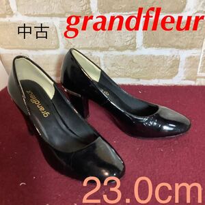 【売り切り!送料無料!】A-20 grandfleur!パンプス!黒!23.0cm!エナメル!ラウンドトゥ!ゴールド装飾!おしゃれ!中古!