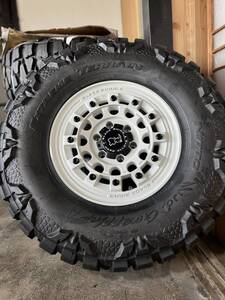 ニットー MUD GRAPPLER 35x12.50R17 LT 121P ＆ ブラックライノ FUJI (グロスホワイト) 8.0-17 タイヤホイール4本セット 美品 装着3週間