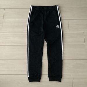 美品◆アディダスオリジナルズ黒◆サイドラインジュニアトラックパンツ150cmブラックキッズkids◆adidas Originals トレフォイルおしゃれ