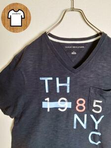 TOMMY HILFIGER 半袖Tシャツ S ビッグプリント A57 ダークトーン トミーヒルフィガー 文字 イラスト 古着 メンズ