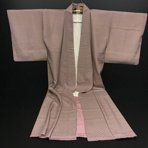 着物 リメイク素材 正絹　身丈 141cm 裄 60cm 袖丈 47cm 前巾 22cm 後巾 28cm　たとう紙付き 【J403-108#100】