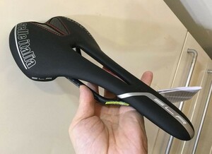 ★残僅か 新品 SELLE ITALIA SLR Kit Carbonio FLOW L2 145mm幅 CarboKeramicレール 135g 即決 カーボン