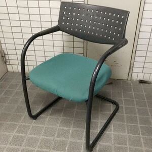 Vitra ヴィトラ Visavis ビザビ　ミーティングチェア　ビサビ オフィス　会議　アームチェア　ローバック　シンプル　1人掛け　椅子