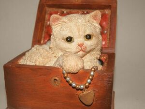 ★ かわいい猫ちゃん 宝石箱のネコ ジュエリーBOX / 英国 カントリーアーティスト フィギュリン ビンテージ ネコ 子猫 仔猫