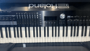 Roland ローランド RD-2000 シンセサイザー キーボード ステージピアノ　ケース付き