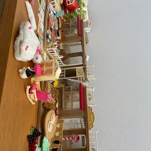 シルバニアファミリー 人形 小物 家具 ドールハウス シルバニア 森のパン屋さん 花園シャワー ジュースの噴水 タウン