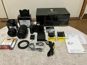 【送料無料】【中古】Nikon Z 50 ダブルズームキット　予備バッテリー2個、レンズフード、レンズプロテクタ、偏光フィルタ付き