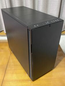 中古動作品 自作デスクトップPC パソコン Core i3-8100, DDR4 8GB, GTX580 3GB, HDD 320GB, Fractal Design製ATXケース, Windows 11 Pro