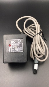 2050238★　中古　トプコン　ACアダプター　BC-10A　10.43V　180ｍA　