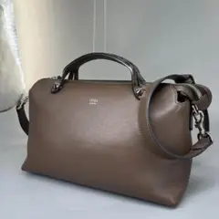 K【極美品】FENDI　フェンディ 2wayレザーショルダーバッグ ミディアム