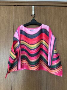 新品・未使用・PLEATS 加工 カットソー