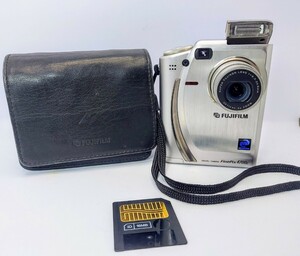 【外観美品】FUJIFILM フジフィルム FinePix 4700Z 単3乾電池式 ポルシェデザイン オールドコンデジ ソフトカメラケース付き