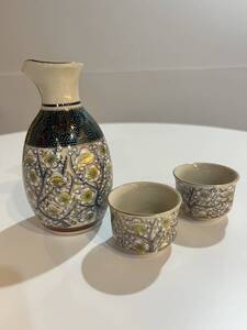 九谷焼　徳利　おちょこ2つセット　未使用　美品　アンティーク、コレクション 工芸品 陶芸 日本の陶磁 九谷 酒器