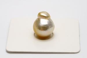 南洋白蝶真珠パールルース　14×11mm　ナチュラルゴールドカラー