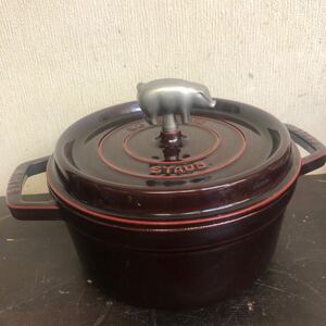 LA COCOTTE ラ ココット STAUB ストウブ MADE IN FRAMCE 22cm 両手鍋 鋳物ホーロー加工 アニマルノブ付き ザクロ 中古