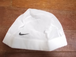 新品即決 NIKEナイキ キッズ スイムメッシュキャップ Mサイズ (50-55cm)　ホワイト AC1430