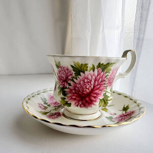 T2060a ROYAL ALBERT November Chrysanthemum フラワーオブザマンス 11月 菊 ロイヤルアルバート カップ＆ソーサー 食器 コーヒーカップ