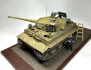 ☆完成品☆ タミヤ 1/35 ドイツ重戦車 タイガー Ⅰ 後期型 エンジン整備セット