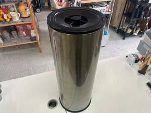 ○ スモーキングスタンド スタンド 灰皿 直径22cm 高さ59.5cm 喫煙所などに 軽い凹みあり ステンレス製 屋内外OK 中古品 ③