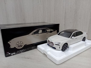 美品 MINICHAMPS 1/18 BMW i7 2022 ミネラルホワイト ミニチャンプス