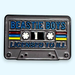 BEASTIE BOYS LICENSED TO ILL 音楽テープ ピン ピンバッジ バッジ ポスト投函