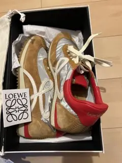 LOEWE ベージュ レッド スニーカー