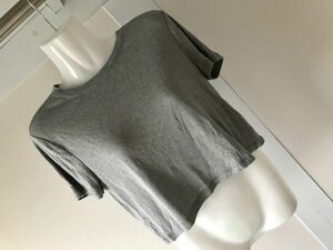 kb197■ FOREVER21　フォーエバー21 ■ 半袖　トップス　Tシャツ　インナー　グレー　薄手のストレッチ素材　ショート丈　ミニ丈　M 訳あり