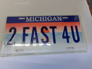 アメリカの飾りナンバープレートです　MICHIGAN　2FAST4U