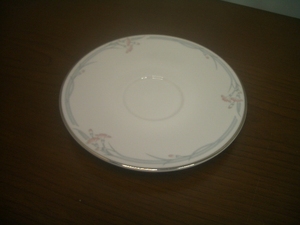 ◆ROYAL DOULTON CARNATION　ロイヤルドルトン カーネーション　H.5084　ソーサーのみ　　