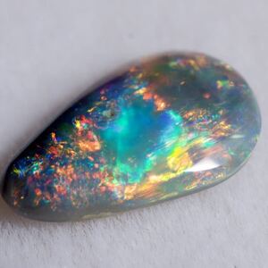 天然ブラックオパール/オーストラリア産/ルース/重さ0.38ct/サイズ8.0mm x6.4mm x1.6mm/天然オパール/天然石/(r677)